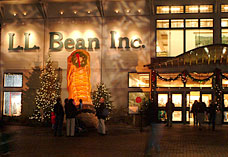 Visit Us in Freeport Maine. The latchstring is always out at L.L.Bean. Our campus of stores is open 24 hours a day, 365 days a year. While you're here, enjoy the restaurants, shopping and scenic landscapes the area has to offer.